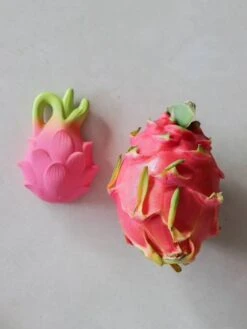 Fushia Le Fruit Du Dragon - OLI & CAROL Rose - Oli Et Carol -Jouets Pour Enfants fushia le fruit du dragon oli carol 3